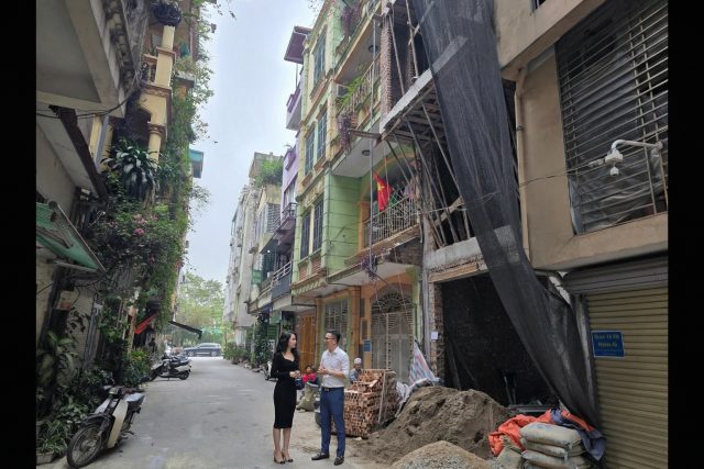 Bán nhà đang hoàn thiện ngõ 560 Nguyễn Văn Cừ 40 m² MT 4.1 m, ngõ 2 oto tránh nhau