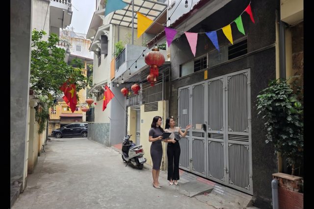 Bán nhà ngõ 109 Nguyễn Sơn 74 m² MT 3.5 m, ôtô 7 chỗ vào nhà